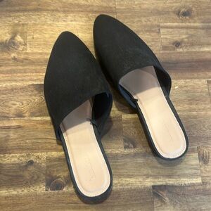 Cute old navy flat pointed toe mules, suede-like, nearly-new condition